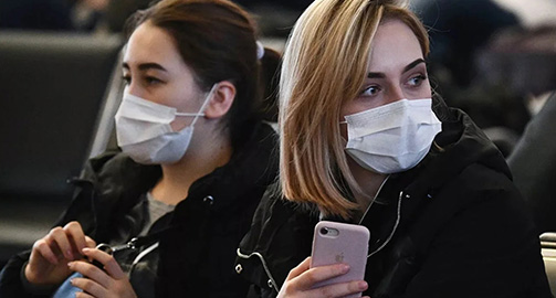 За год пандемии россияне стали тревожнее и перестали покупать маски 